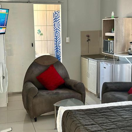 Mowetu Guest House Cape Town Exterior photo